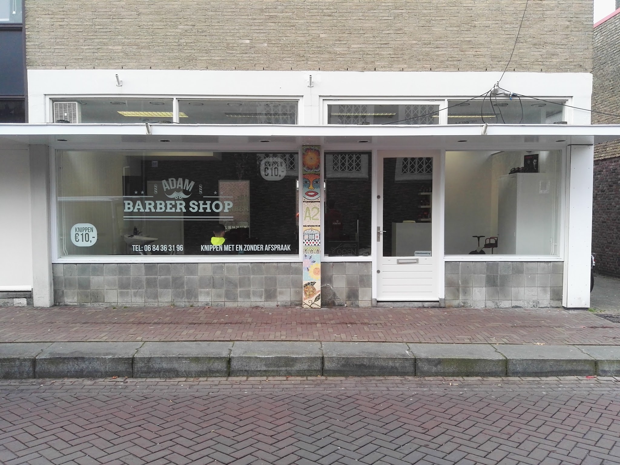De gevel van Adam barbershop aan de Marktstraat in Bodegraven